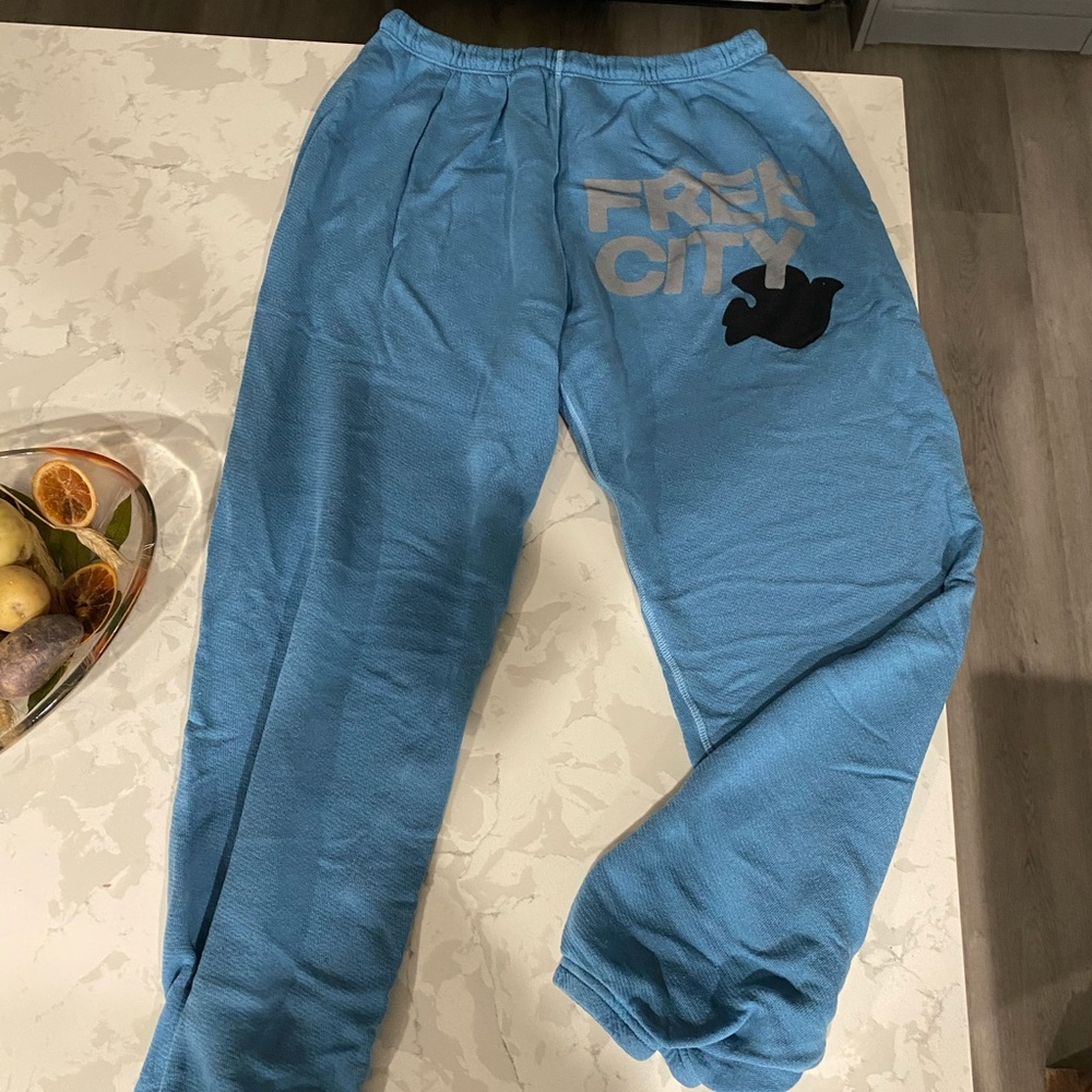 XL Freecity sweats